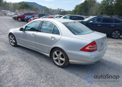 2006 Mercedes-Benz C 230 Sport z USA, uszkodzony, nr VIN WDBRF52H26F751918